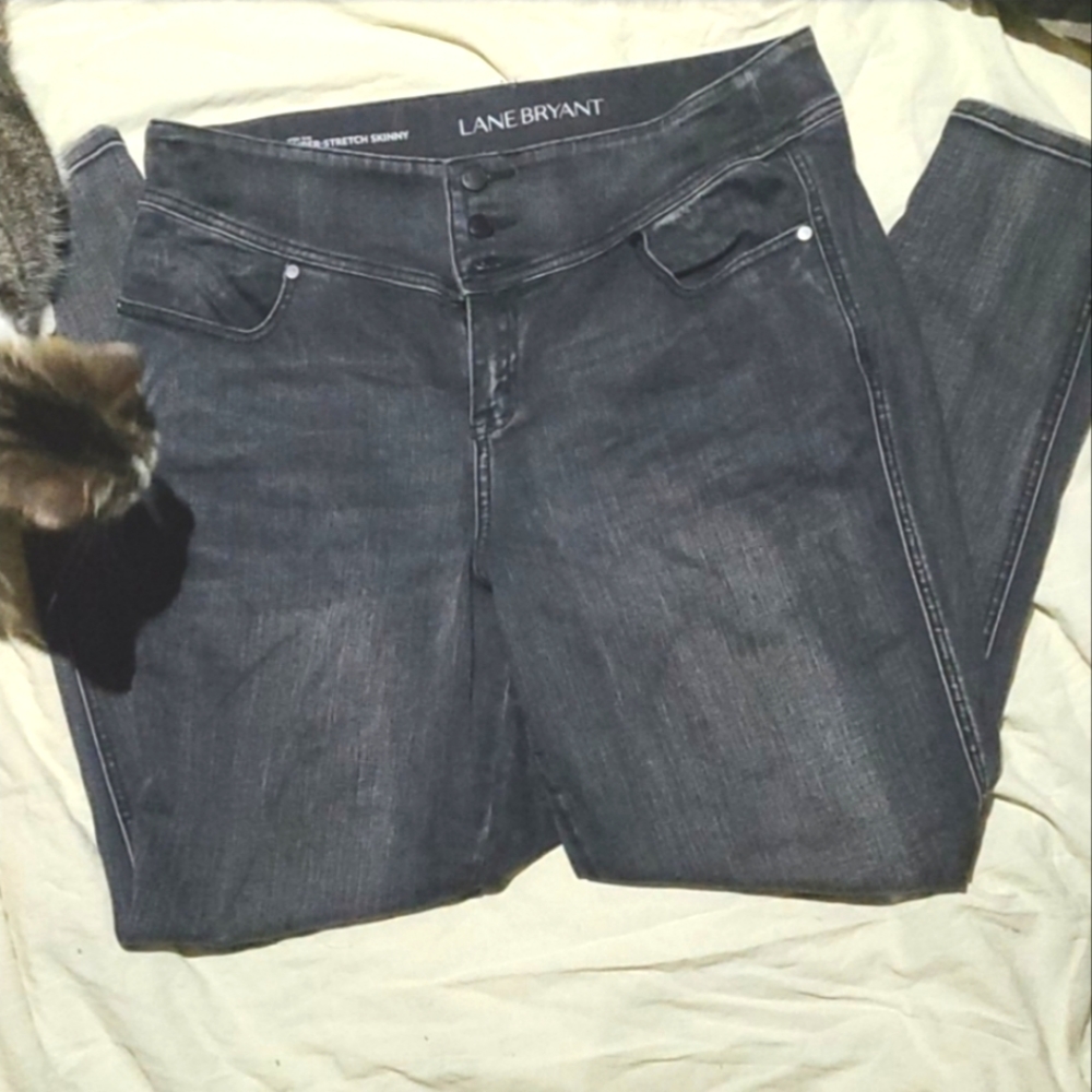 Curvy, high-waisted skinny jeans.